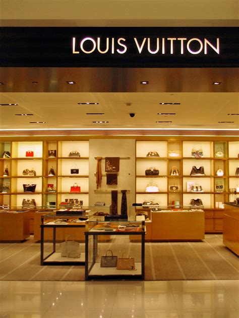 louis vuitton management